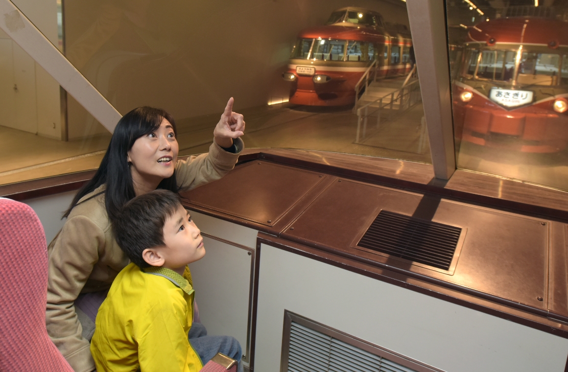 歴代のロマンスカーがずらり一番前の「展望席」に乗っちゃおう!
