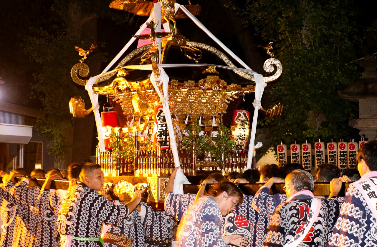 浜降祭 担ぎ手と見物客