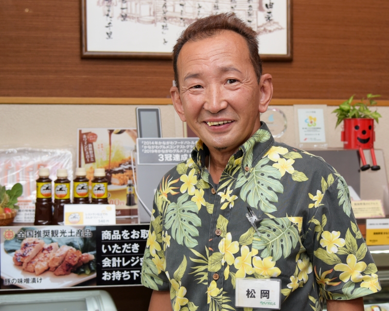 なんどき牧場マネージャーの松岡さん。優しい笑顔で迎えてくれます。
