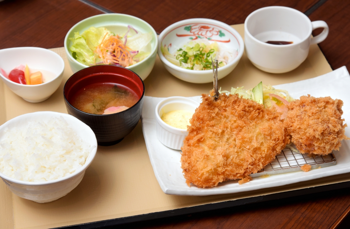 ランチセット。左奥が「湘南野菜のピクルス」です。
