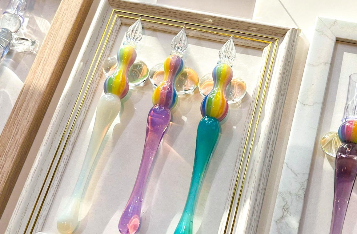 新作の「ゆめかわ虹バルーンガラスペン」