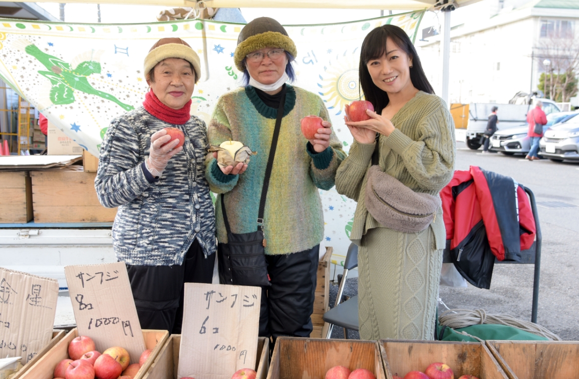 あったかい津軽弁が愛おしい生田静子さん（写真中）